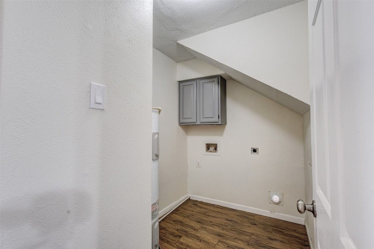 910 Cedar Ter #910 - Photo 7 of 28