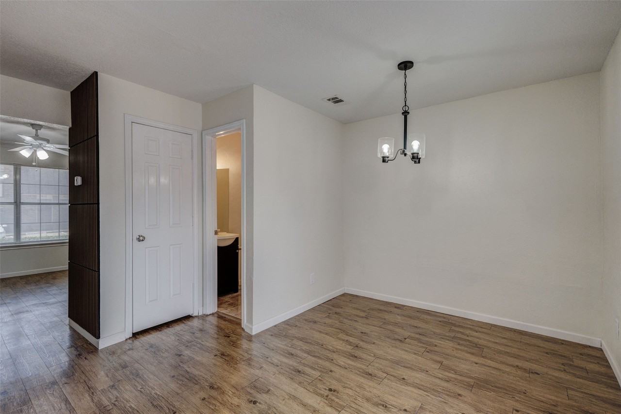 910 Cedar Ter #910 - Photo 5 of 28