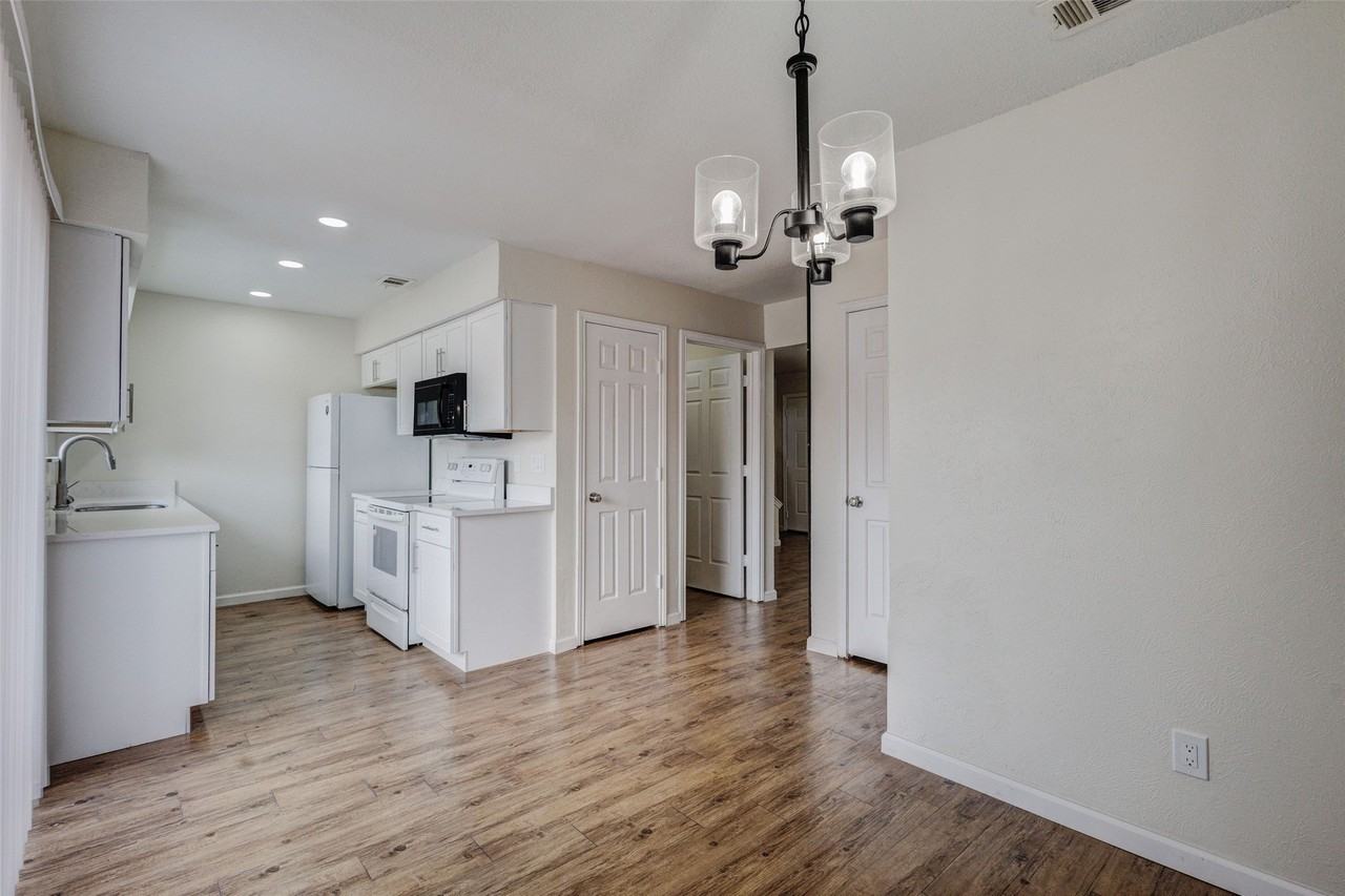 910 Cedar Ter #910 - Photo 6 of 28