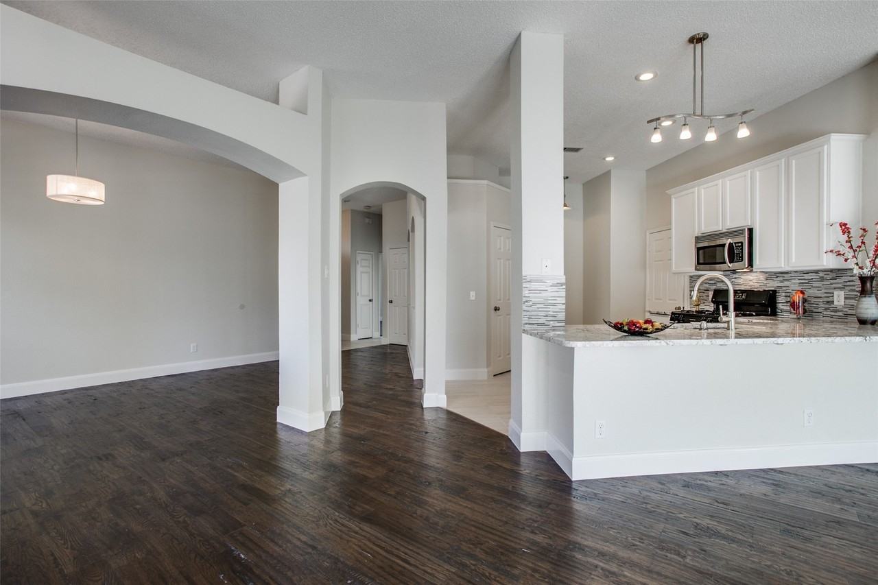 3708 Villanova Dr - Photo 3 of 20