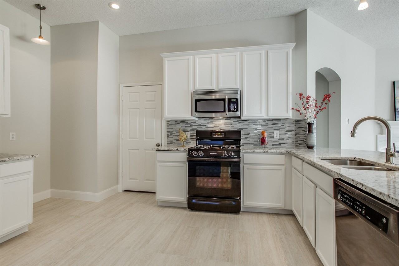 3708 Villanova Dr - Photo 5 of 20