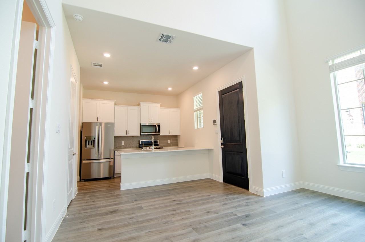 4541 Cinema St - Photo 3 of 18