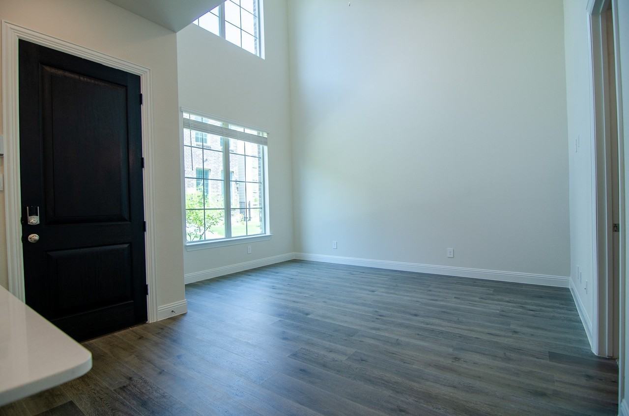 4541 Cinema St - Photo 4 of 18