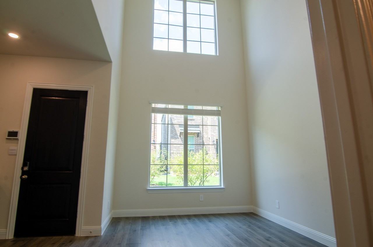 4541 Cinema St - Photo 5 of 18