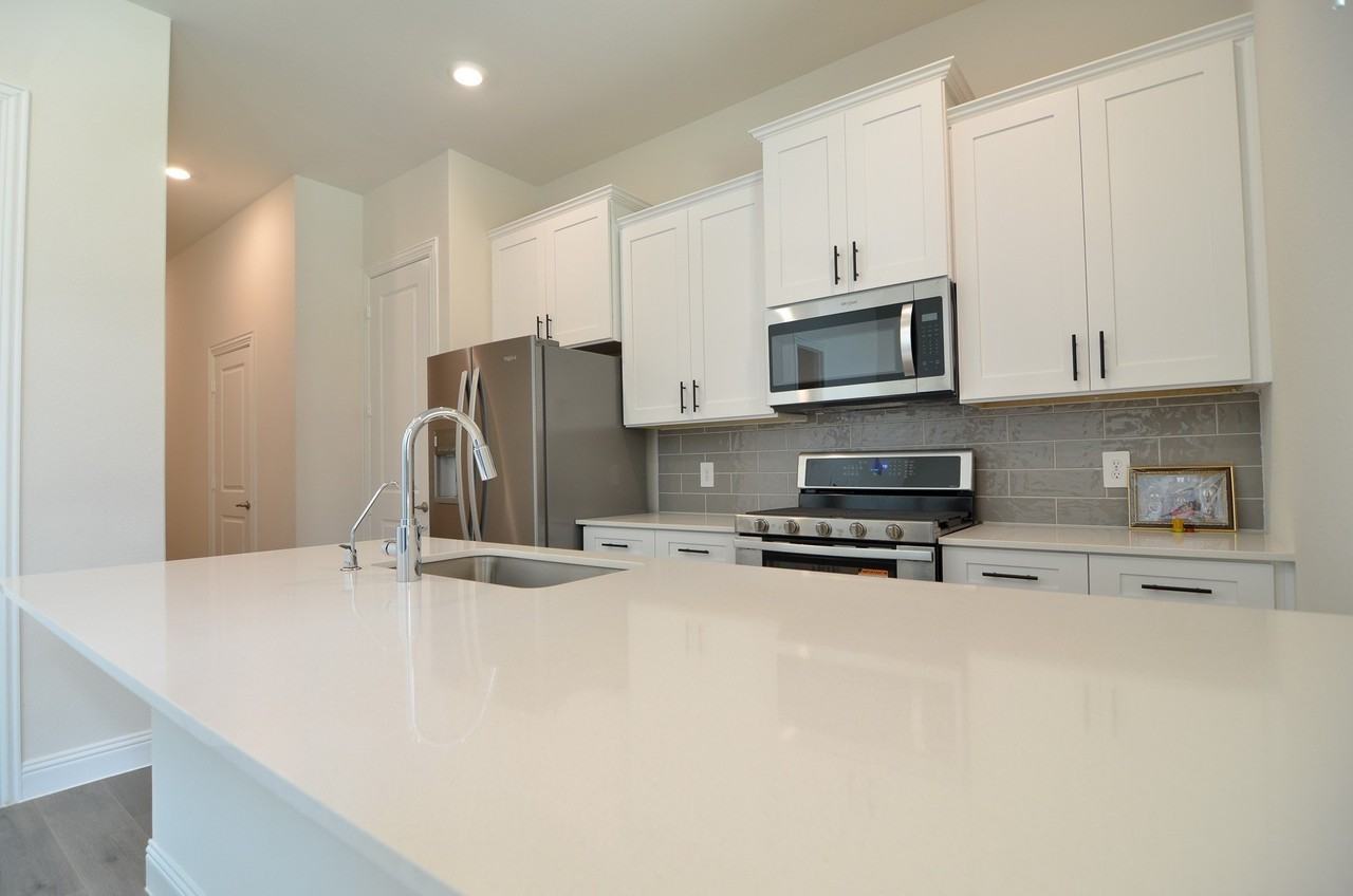 4541 Cinema St - Photo 6 of 18