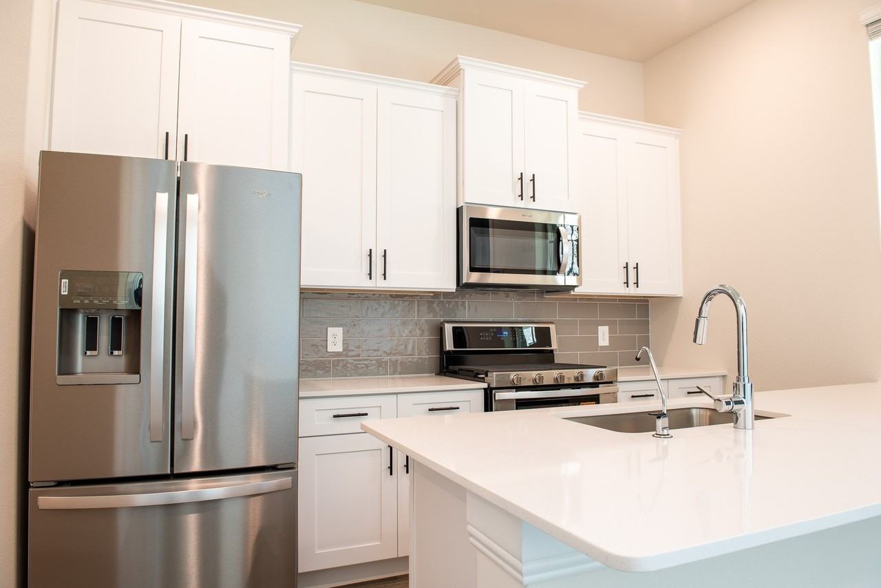 4541 Cinema St - Photo 7 of 18