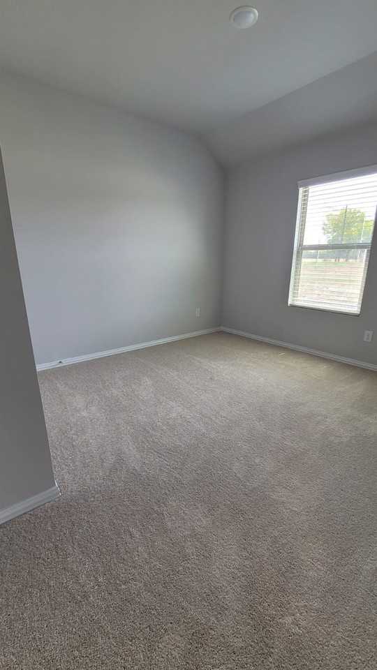 1919 Rolling Ridge Dr - Photo 2 of 21