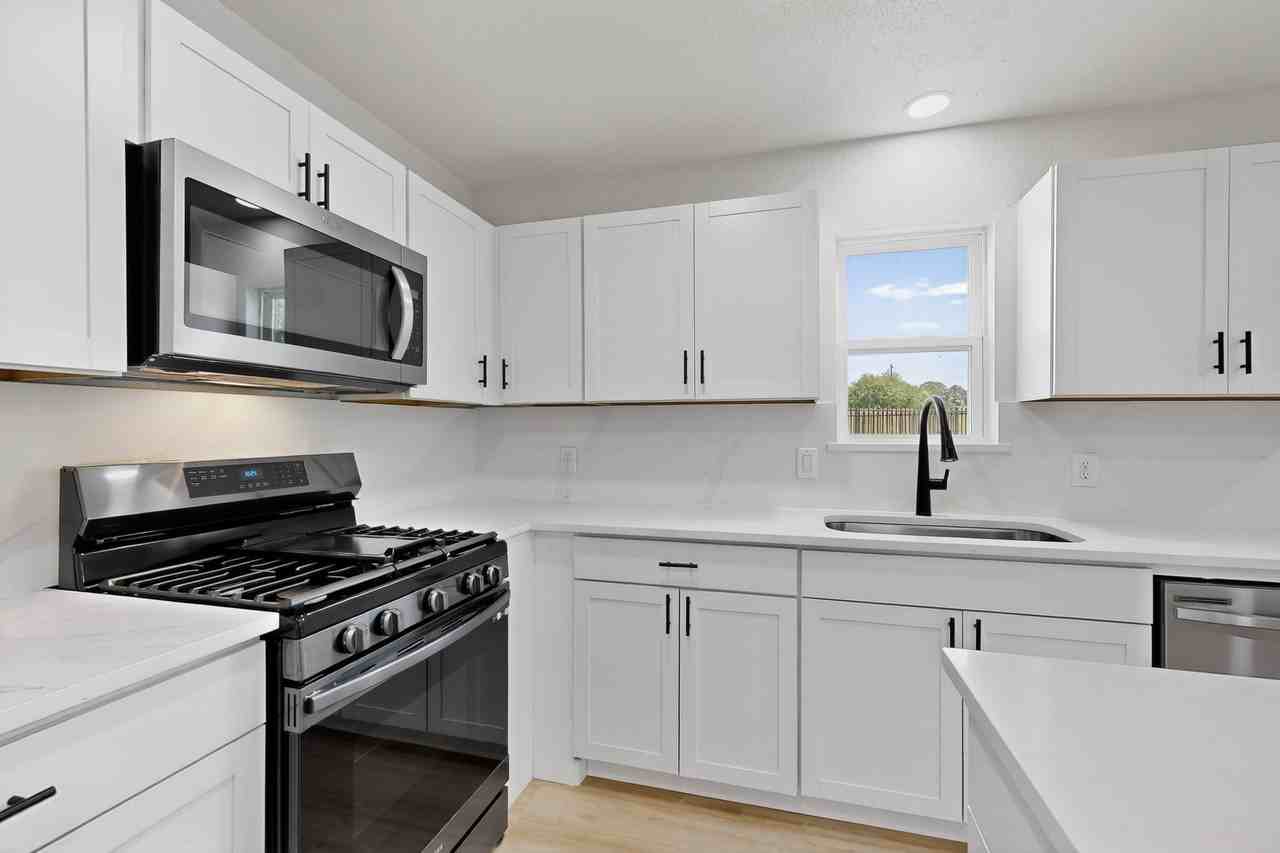 208 Ponderosa Ln - Photo 5 of 20