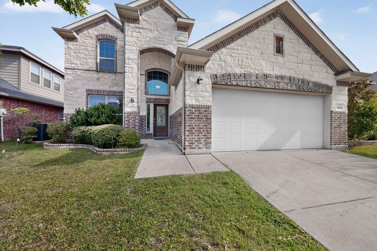 11621 Parade Dr - Photo 3 of 37