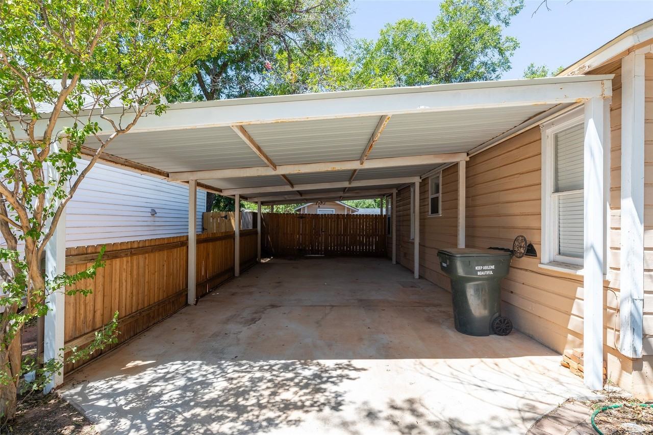1010 Albany St - Photo 3 of 22