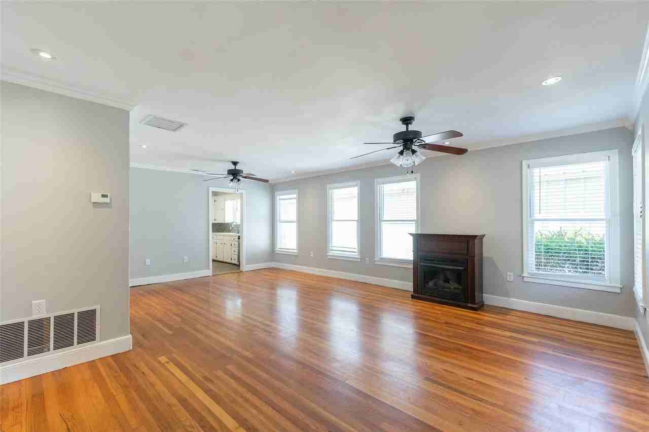 1010 Albany St - Photo 5 of 22