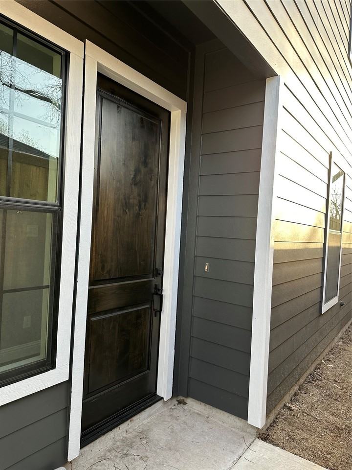 417 S Glasgow Dr - Photo 3 of 19