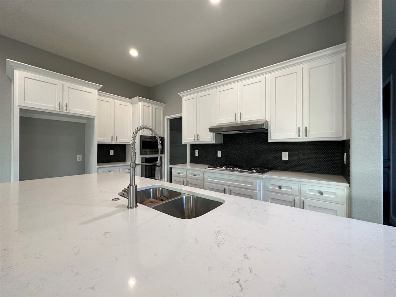 417 S Glasgow Dr - Photo 4 of 19