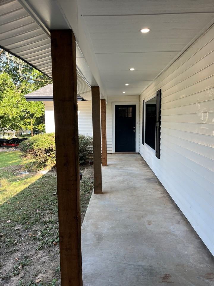 507 Colonial Dr - Photo 2 of 21