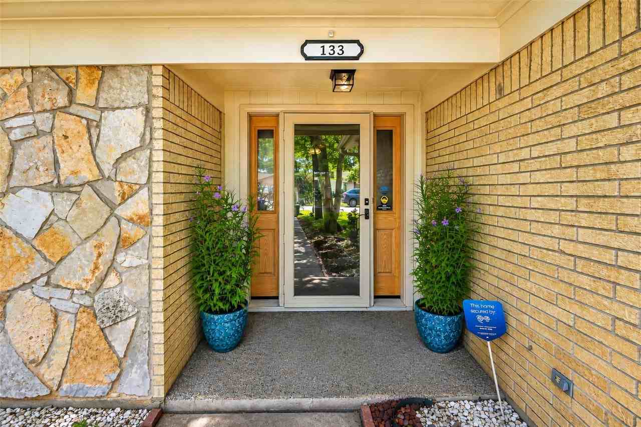 133 Oakhurst Dr - Photo 3 of 40