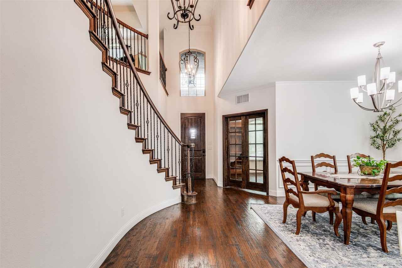9359 Cherry Brook Ln - Photo 3 of 40