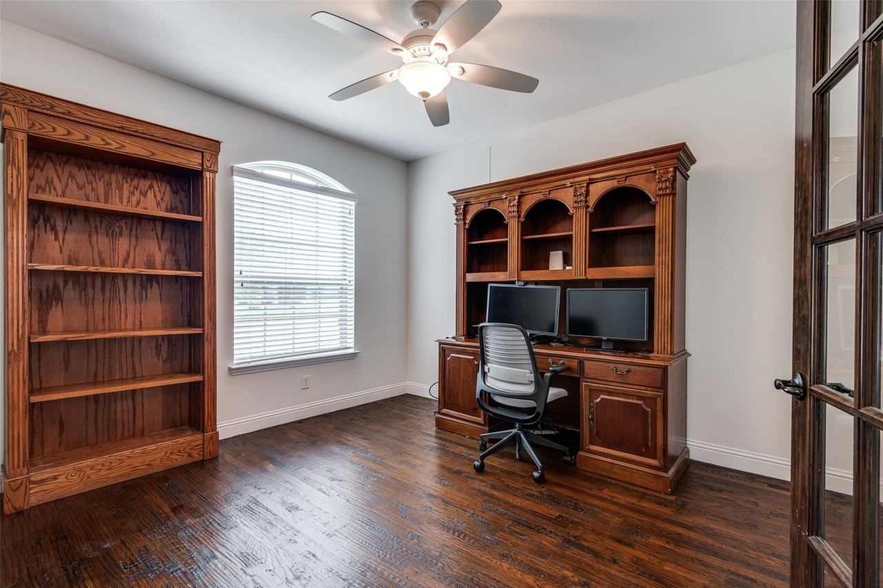 9359 Cherry Brook Ln - Photo 4 of 40
