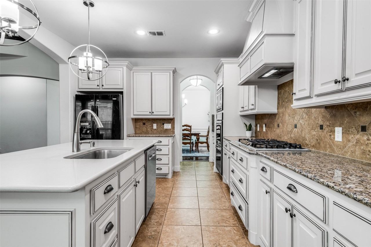 9359 Cherry Brook Ln - Photo 7 of 40