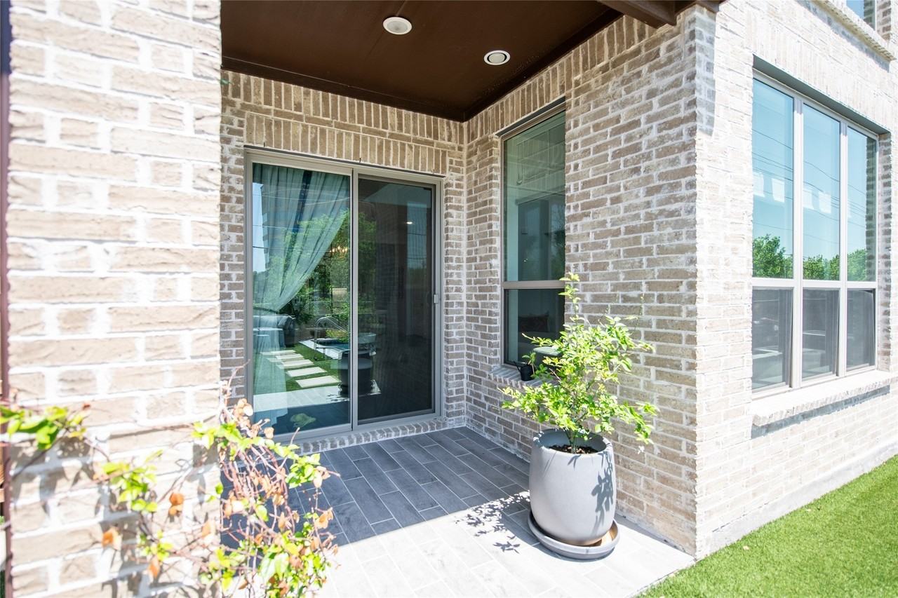 8234 Vitex Ave - Photo 6 of 40