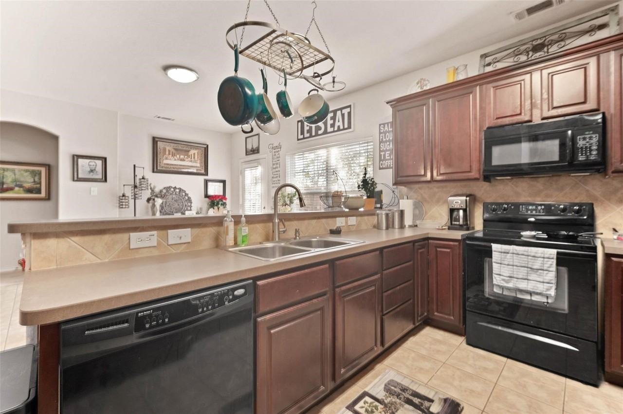 124 Castleridge Dr #A - Photo 4 of 18