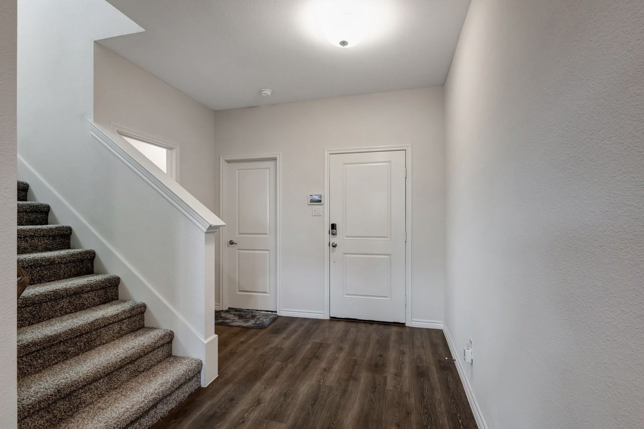 1007 Hitchin Post Way - Photo 5 of 30