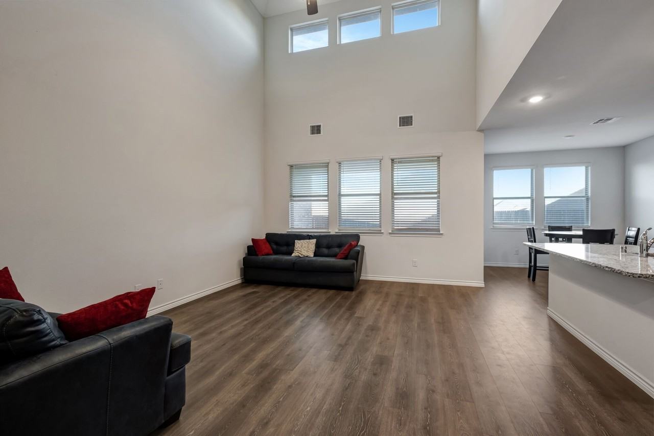 1007 Hitchin Post Way - Photo 6 of 30