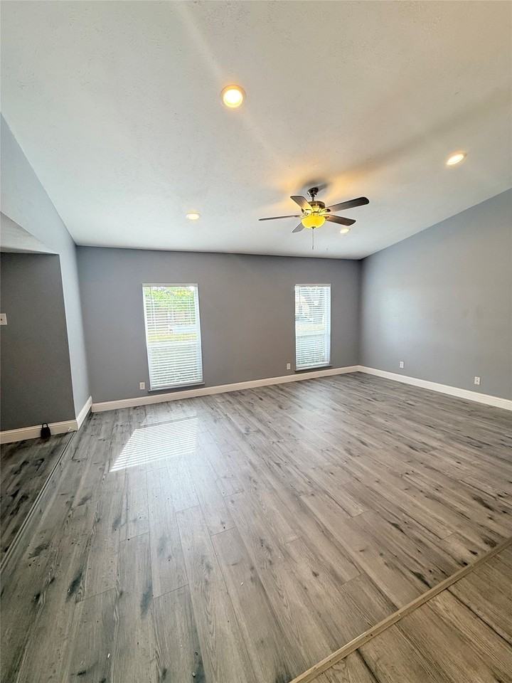 4817 Sprucewood Ln - Photo 3 of 17
