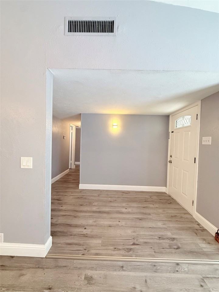4817 Sprucewood Ln - Photo 4 of 17