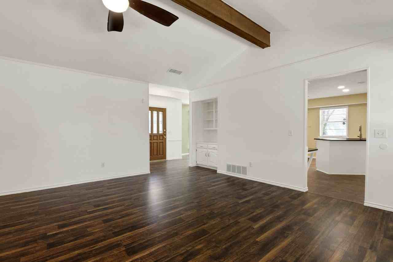 2207 Glen Forest Ln - Photo 4 of 17