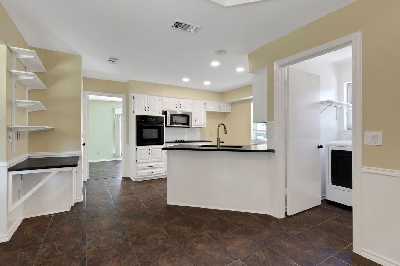 2207 Glen Forest Ln - Photo 5 of 17