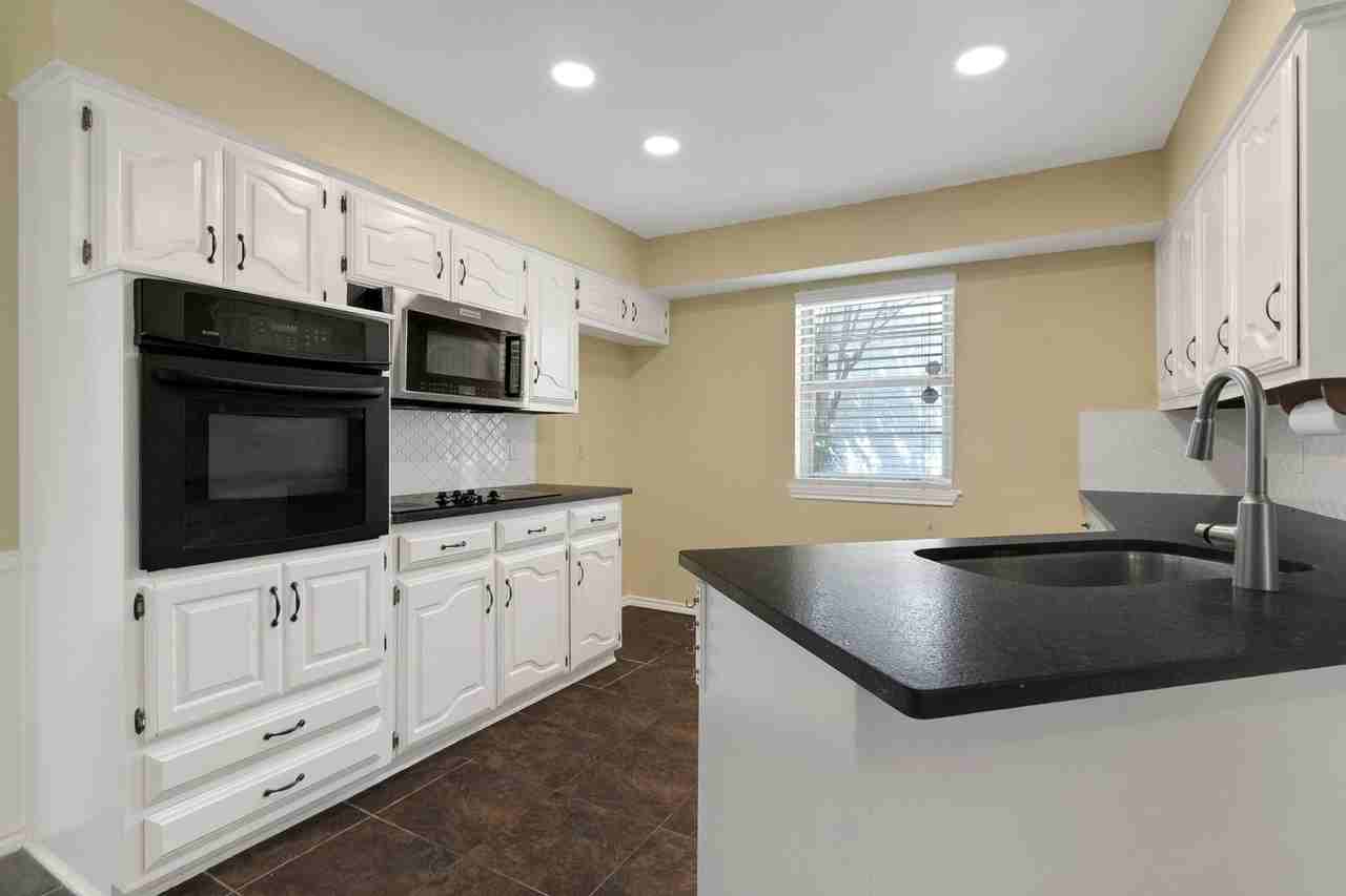 2207 Glen Forest Ln - Photo 6 of 17