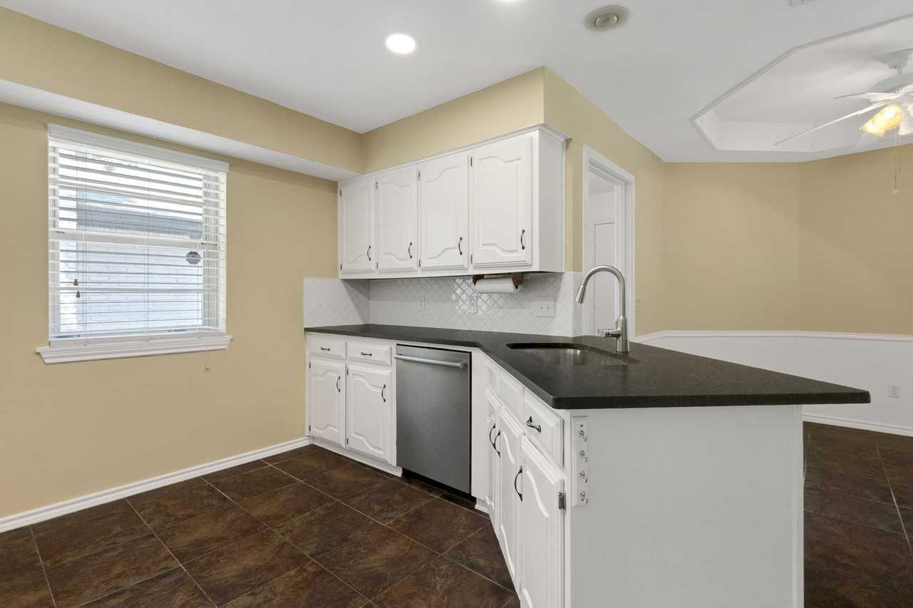 2207 Glen Forest Ln - Photo 7 of 17