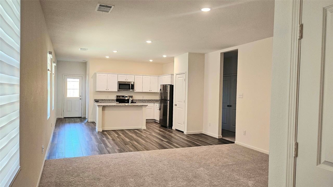 2105 Burnwood St - Photo 2 of 12