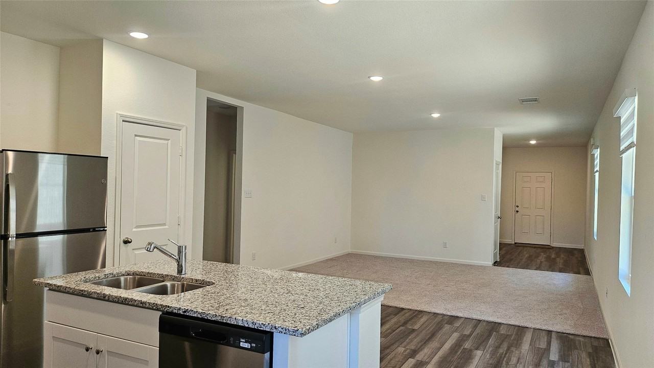 2105 Burnwood St - Photo 6 of 12