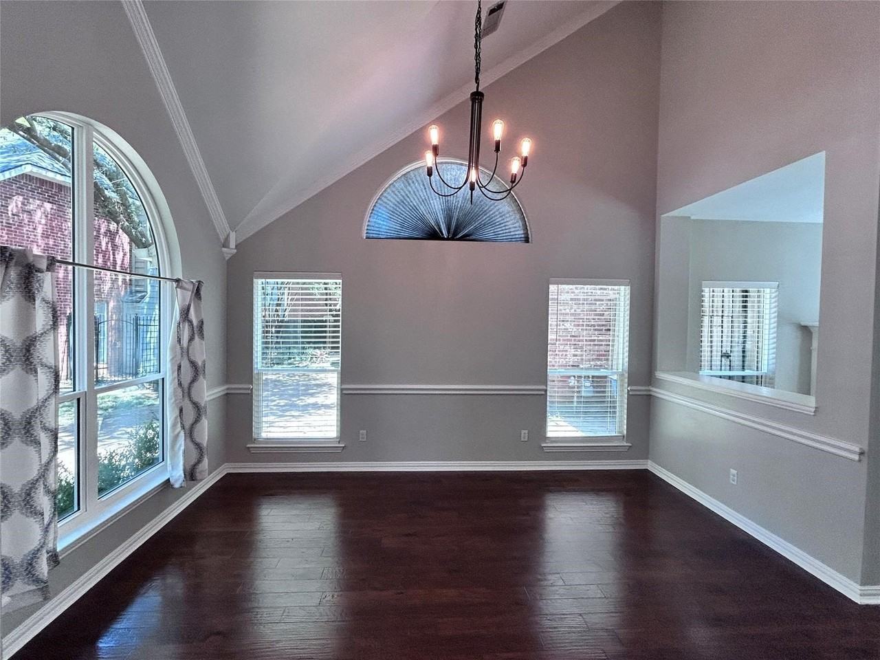 2634 Lakeforest Ct - Photo 4 of 39