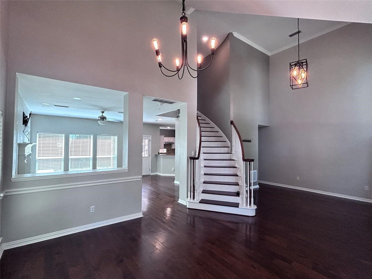 2634 Lakeforest Ct - Photo 5 of 39