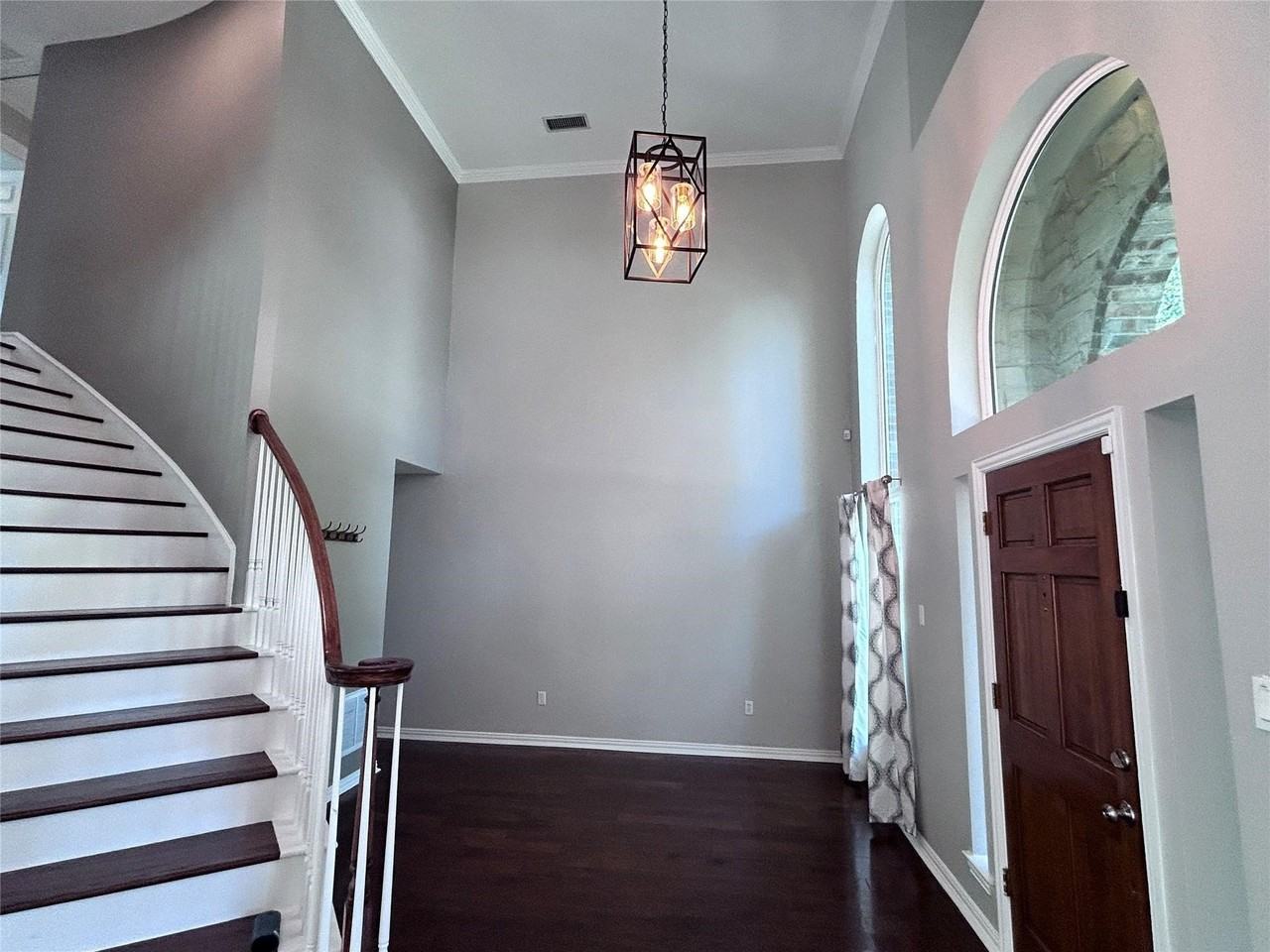 2634 Lakeforest Ct - Photo 6 of 39
