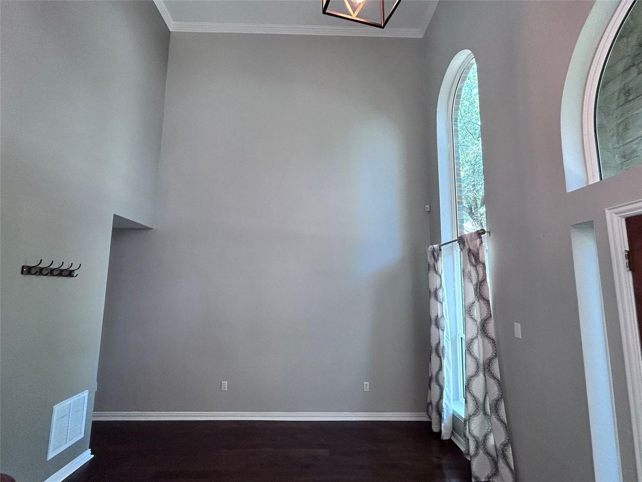 2634 Lakeforest Ct - Photo 7 of 39