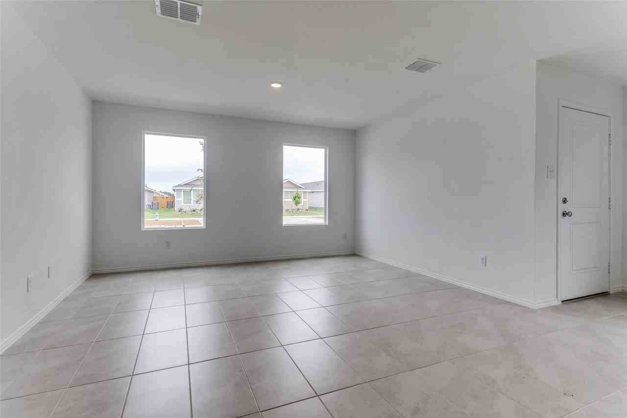 155 Sunflower St - Photo 5 of 25