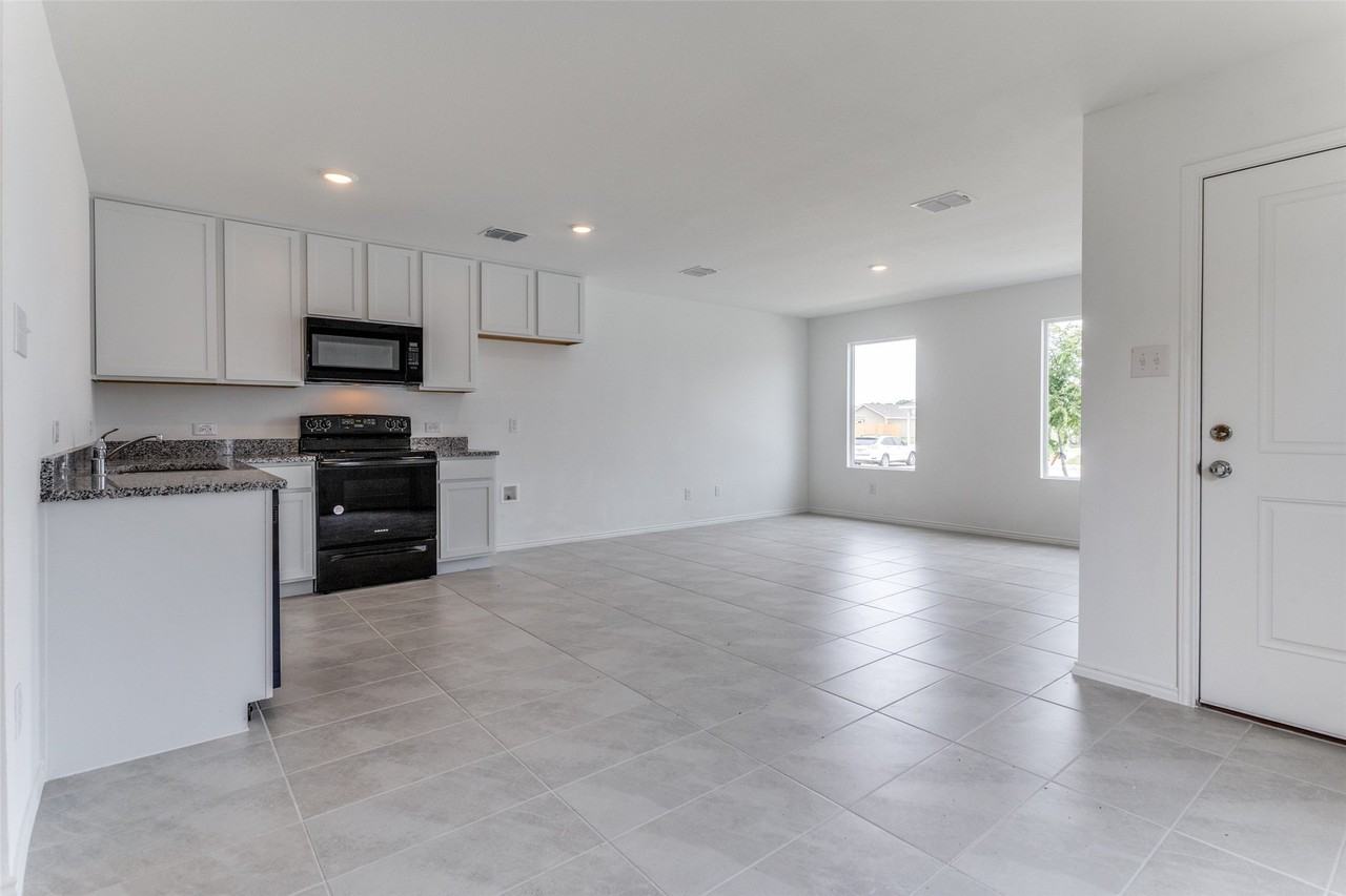 155 Sunflower St - Photo 6 of 25