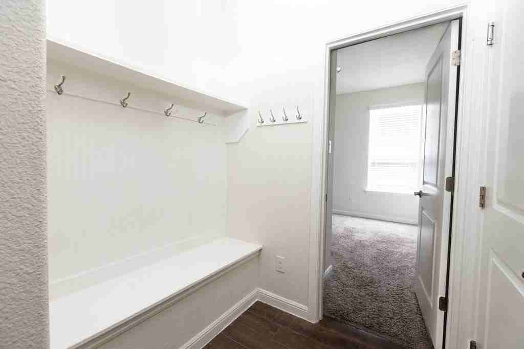 9105 Pearfield Rd - Photo 5 of 26