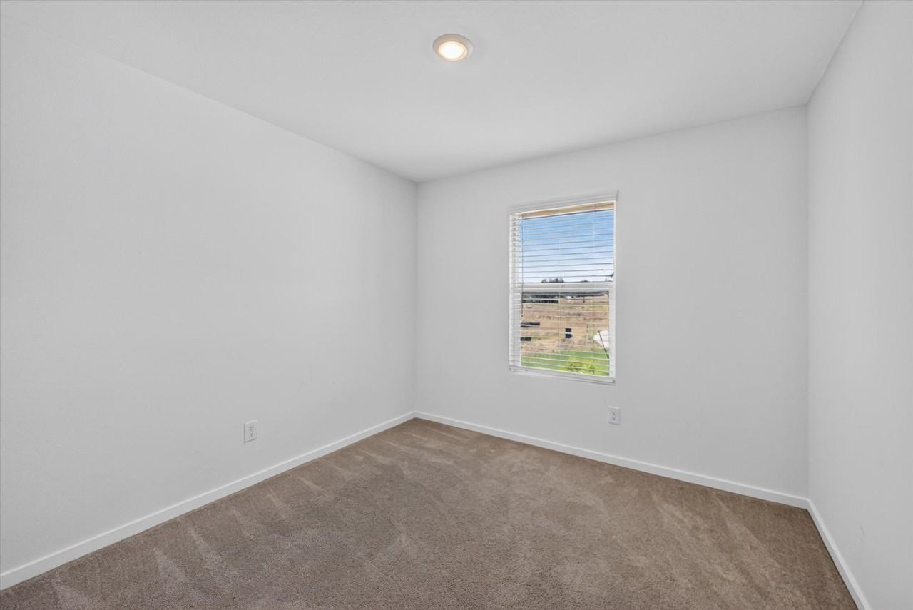 11033 Triple Crown Ct - Photo 4 of 31