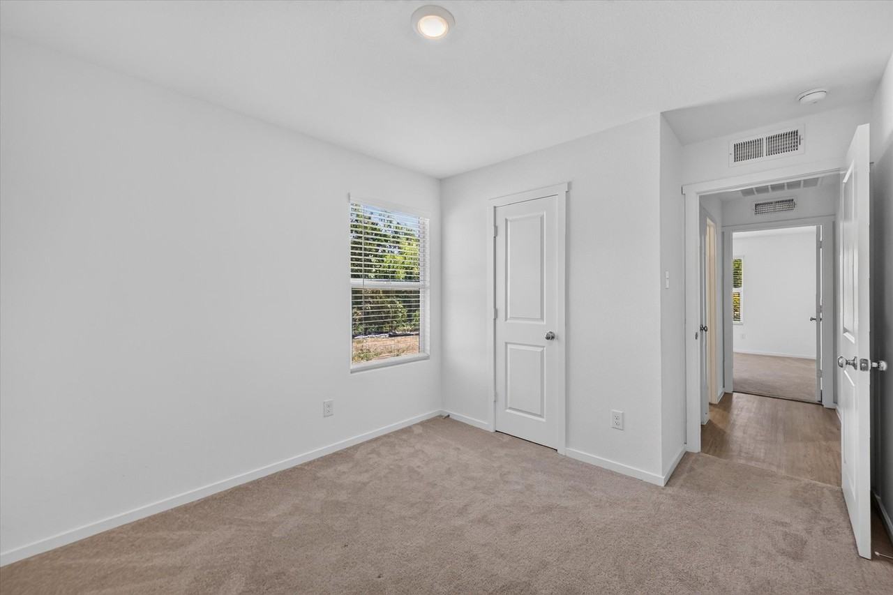 11033 Triple Crown Ct - Photo 6 of 31