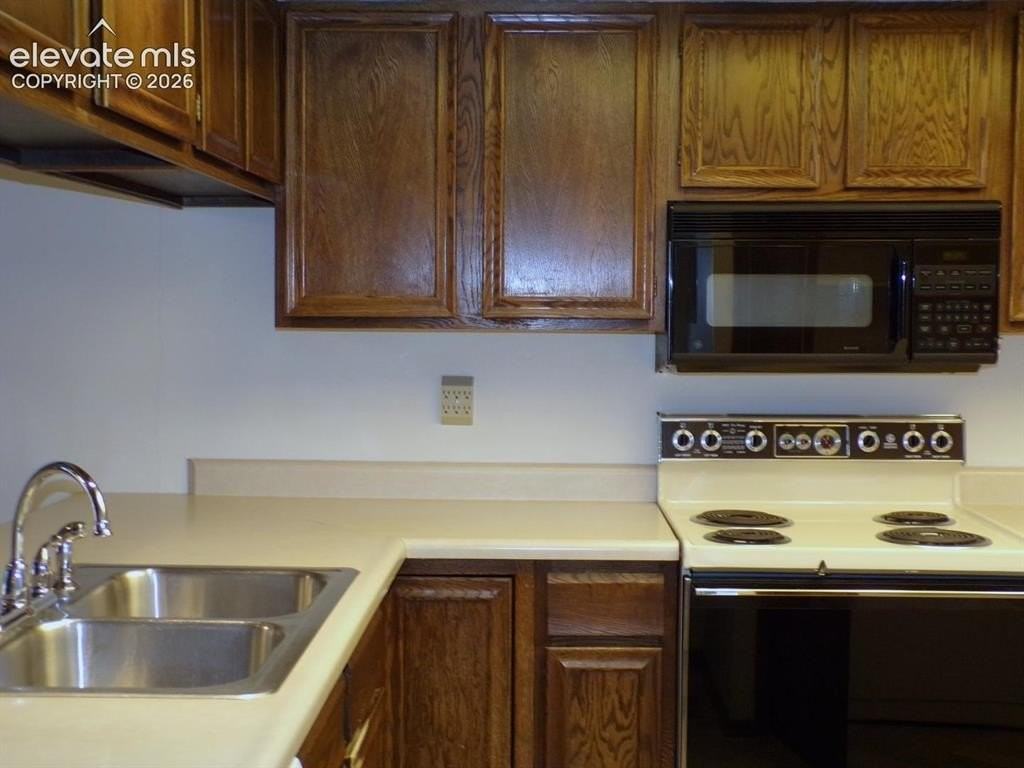 4902 Castledown Rd - Photo 4 of 25