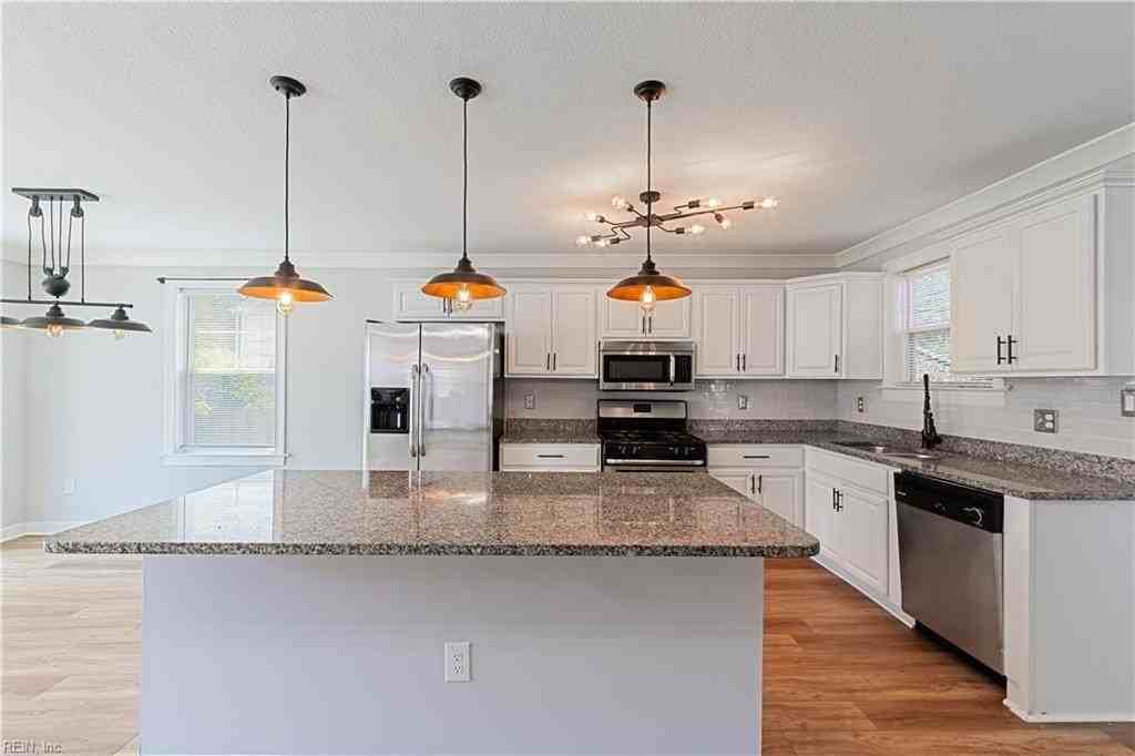 9320 Peachtree St - Photo 7 of 43
