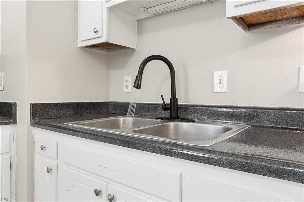 2709 Azalea Garden Rd #D2 - Photo 7 of 17