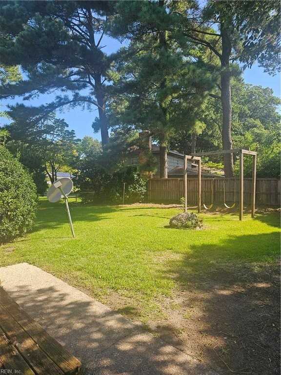 7022 Gardner Dr - Photo 3 of 23