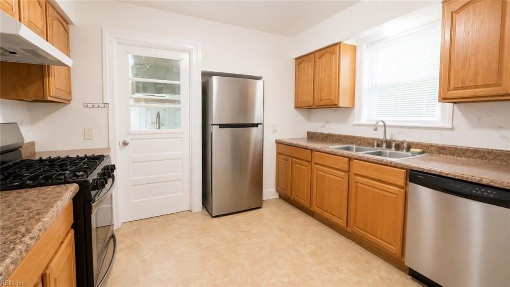 3774 Chatham Cir - Photo 4 of 10