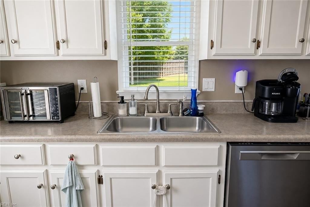 727 Michelle Dr - Photo 4 of 7
