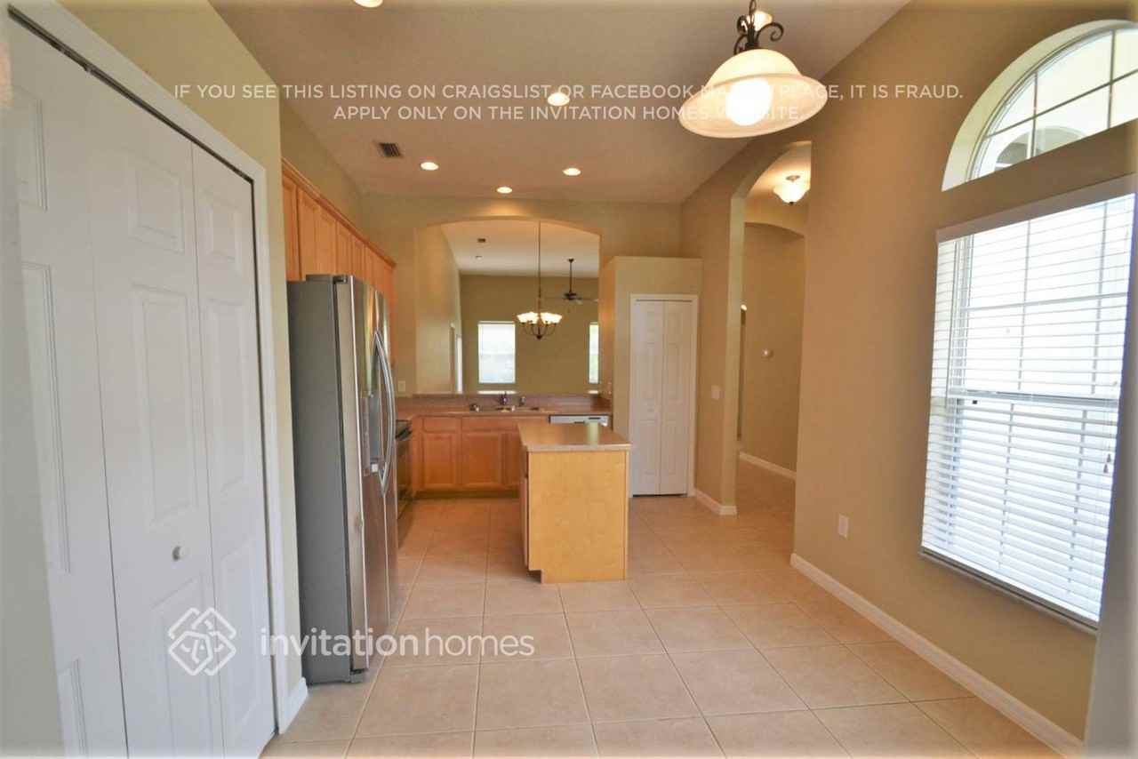 562 Coral Trace Blvd - Photo 3 of 10
